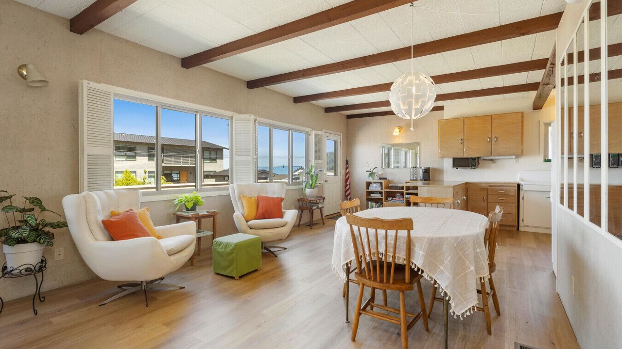 Photo of Livingroom in Lagoon Point