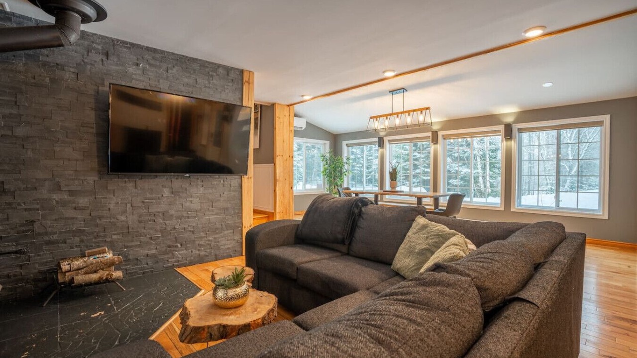 Photo of Livingroom in Sainte-Emelie