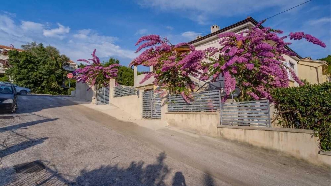 Photo of Outdoor in Cove Murtar
