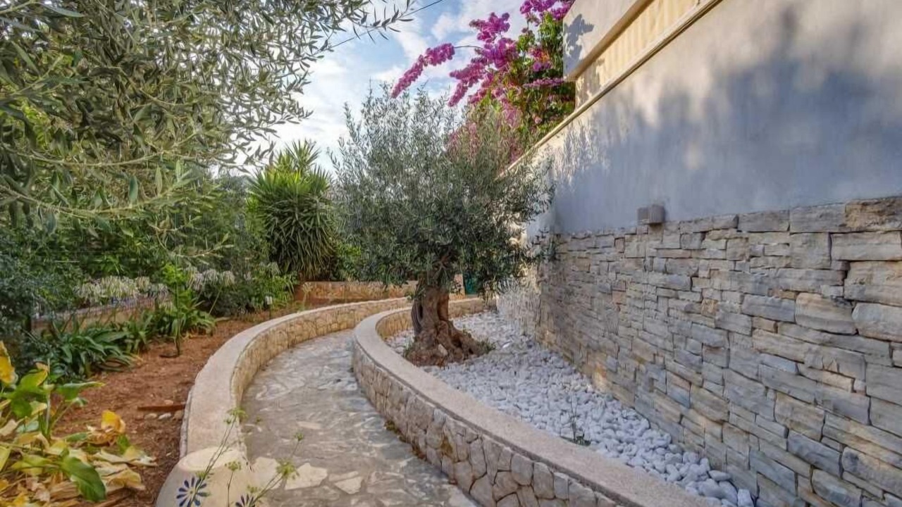 Photo of Outdoor in Cove Murtar