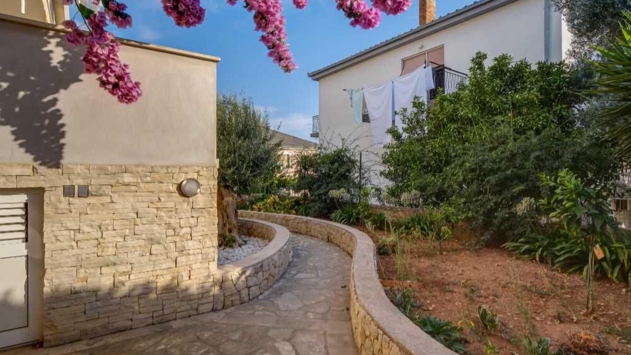 Photo of Outdoor in Cove Murtar