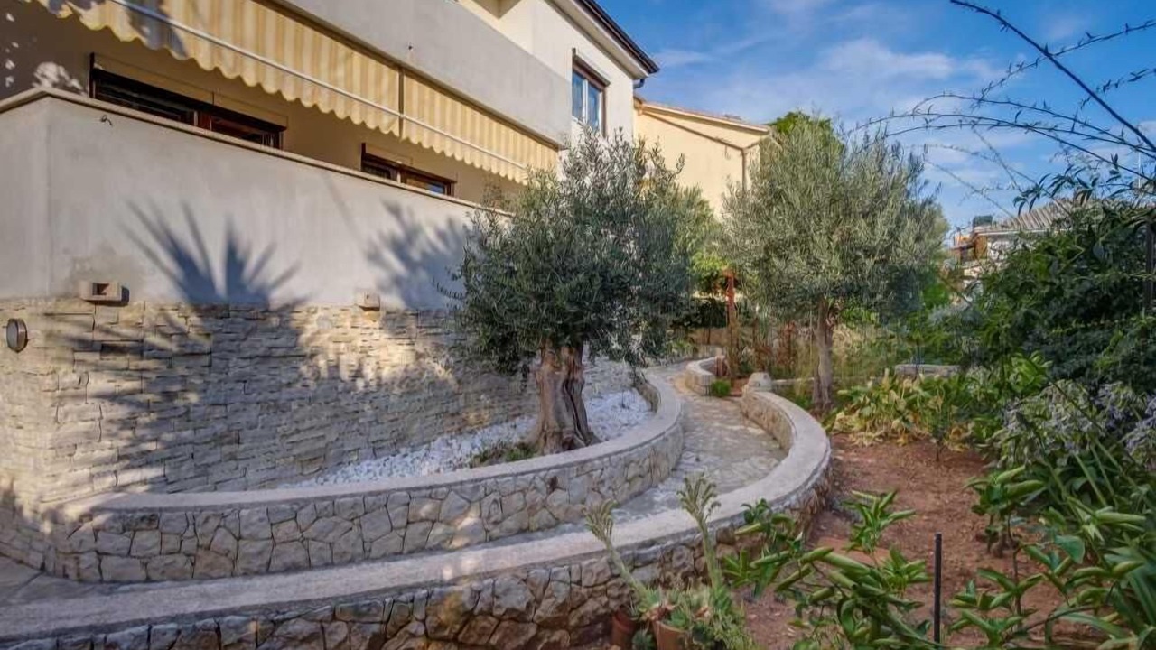 Photo of Outdoor in Cove Murtar