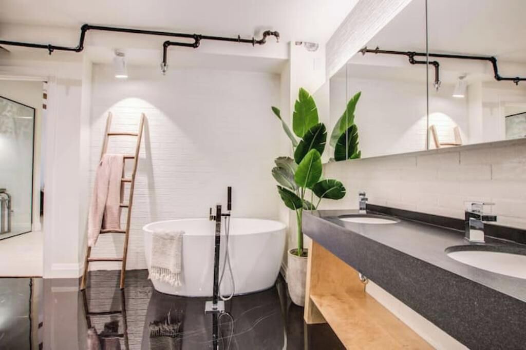 Photo of Bathroom in Cite Multimedia