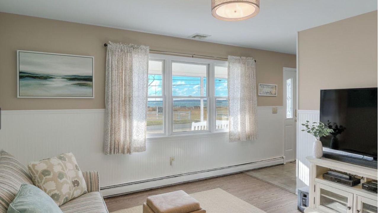 Photo of Livingroom in Southold