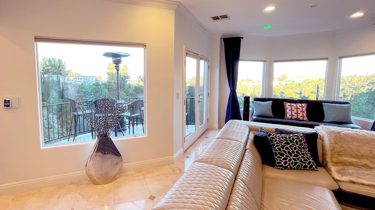 Photo of Livingroom in Woodland Hills