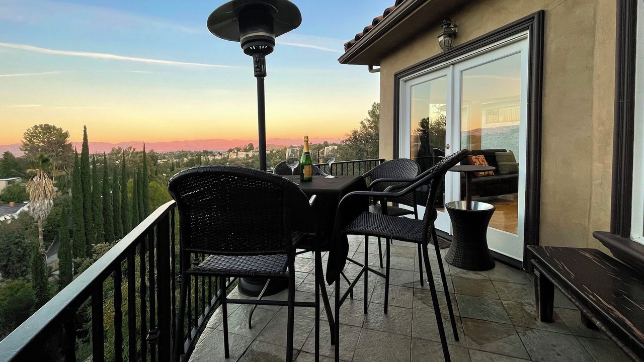 Photo of Outdoor in Woodland Hills