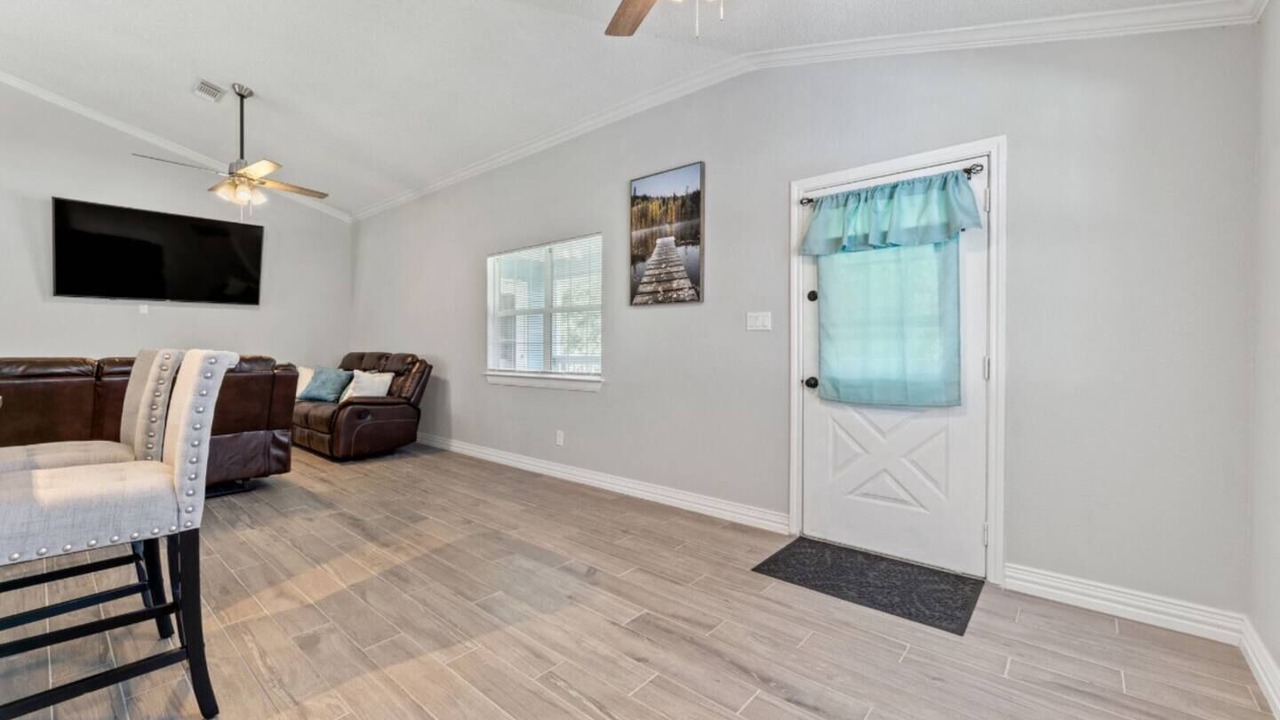 Photo of Livingroom in Northeast Houston
