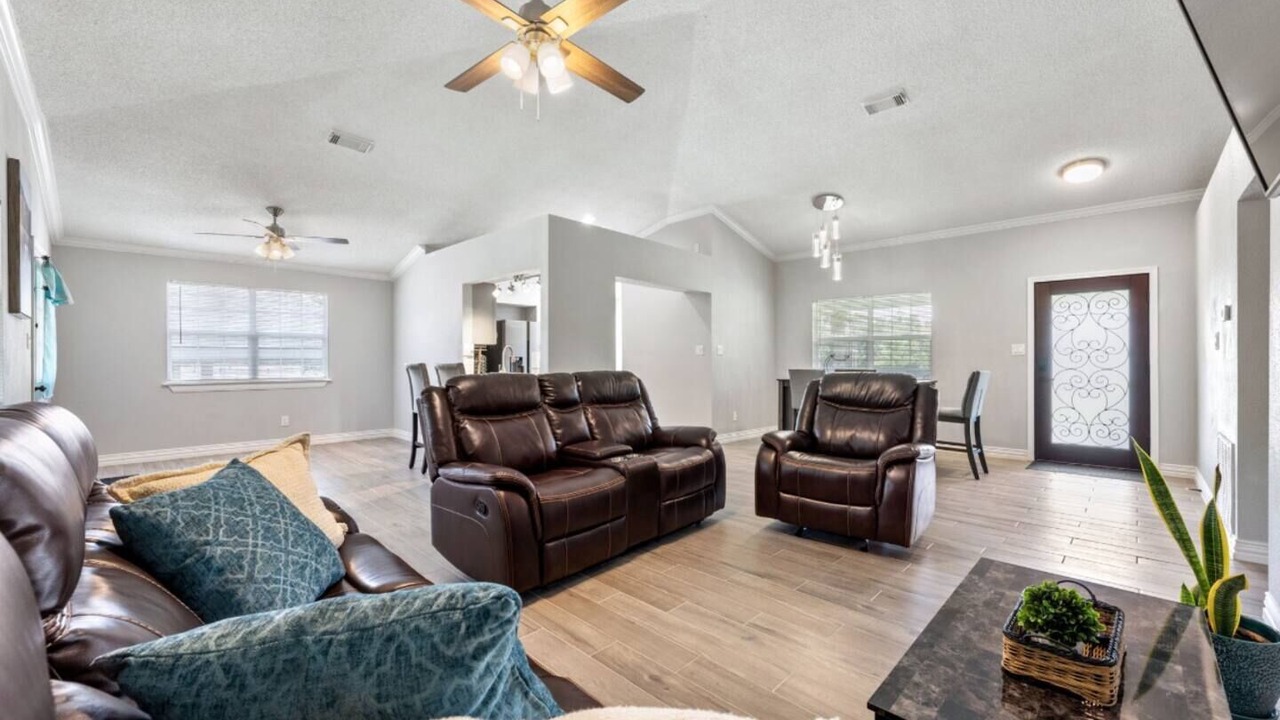 Photo of Livingroom in Northeast Houston