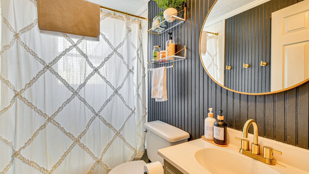 Photo of Bathroom in Swannanoa