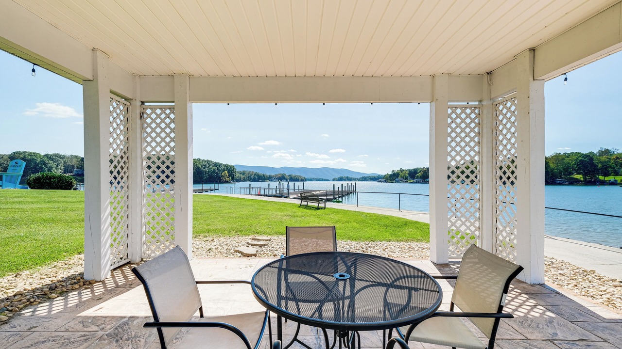 Photo of Outdoor in Huddleston