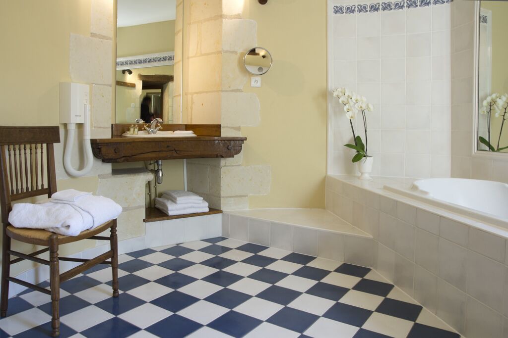Photo of Bathroom in Noyant-de-Touraine