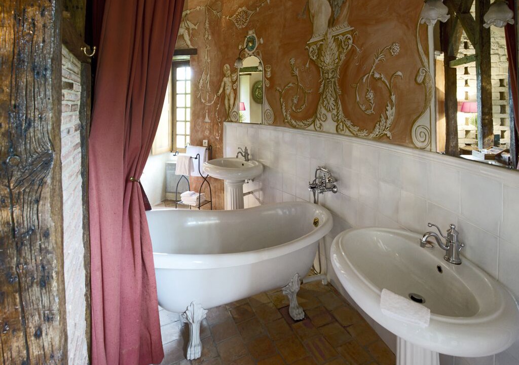 Photo of Bathroom in Noyant-de-Touraine