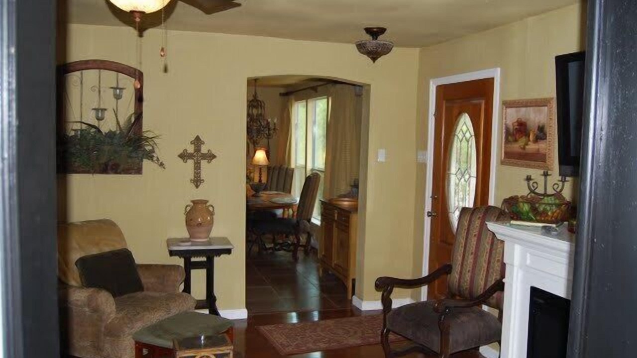 Photo of Livingroom in Davis