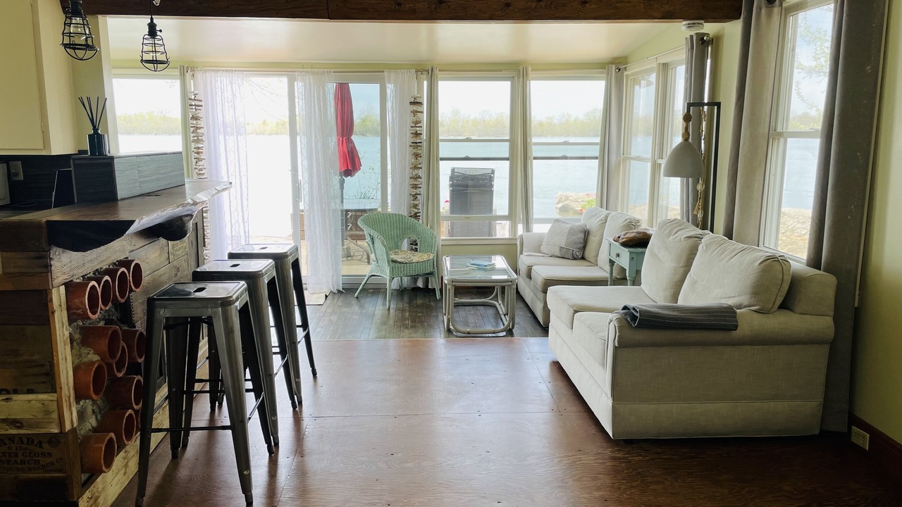 Photo of Livingroom in Amherstburg