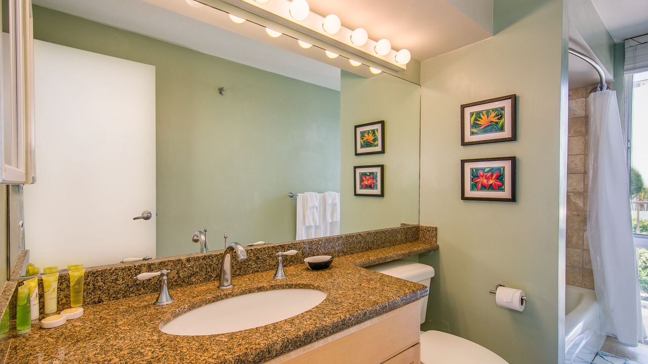 Photo of Bathroom in Diamond Head - Kapahulu - St. Louis