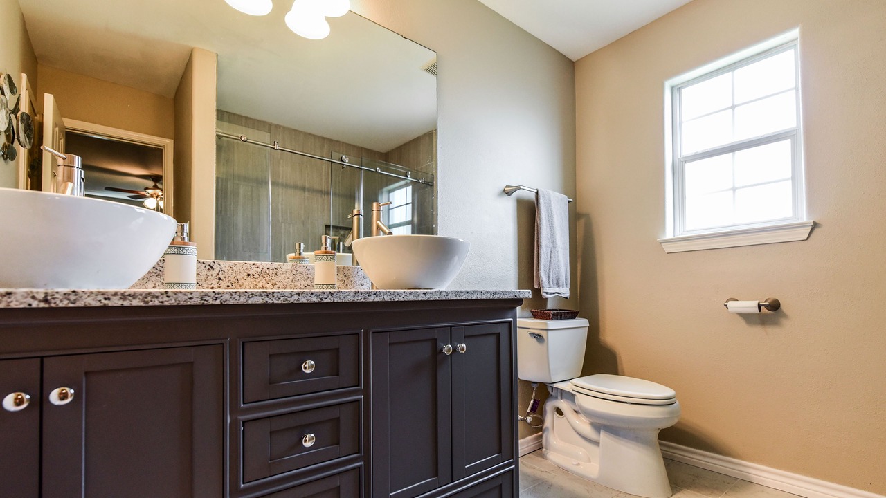 Photo of Bathroom in Leeward Sands