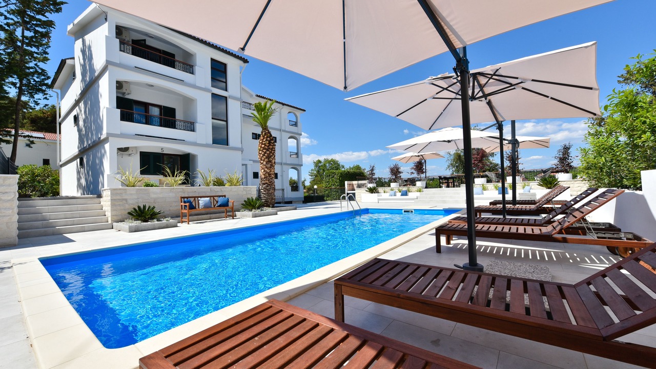 Photo of Outdoor in Petrcane