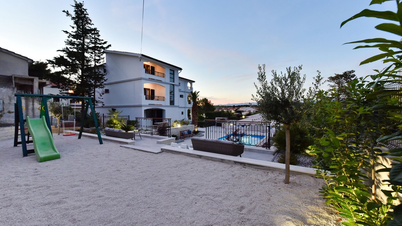 Photo of Outdoor in Petrcane