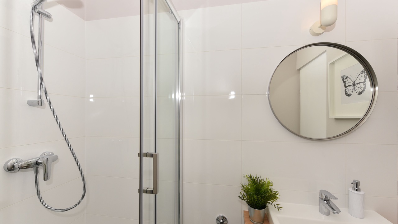 Photo of Bathroom in Petrcane