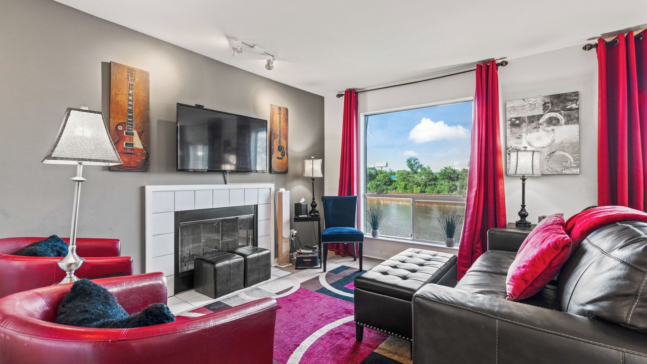 Photo of Livingroom in North Capitol