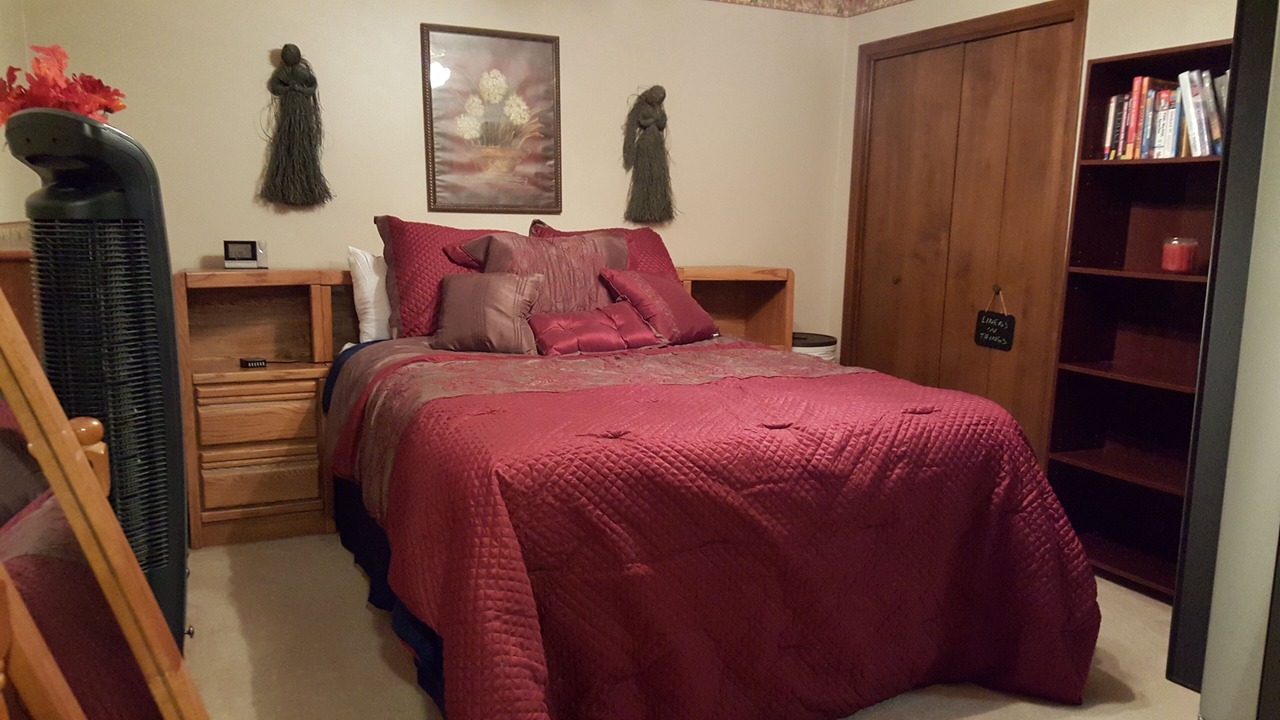 Photo of Bedroom in Boonville