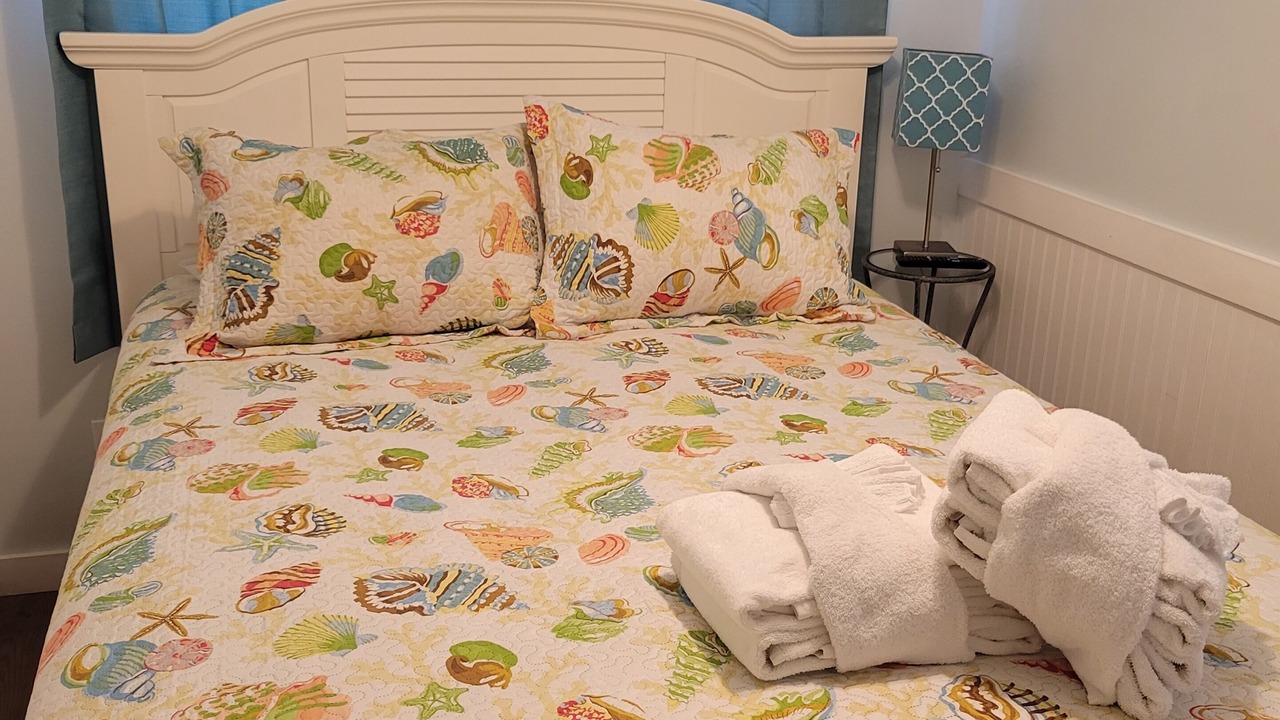 Photo of Bedroom in Folly Field
