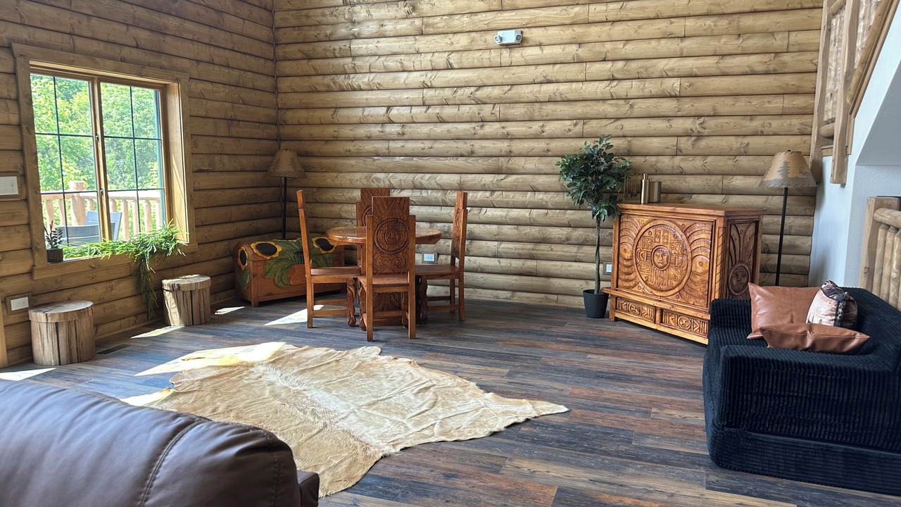 Photo of Livingroom in Utica