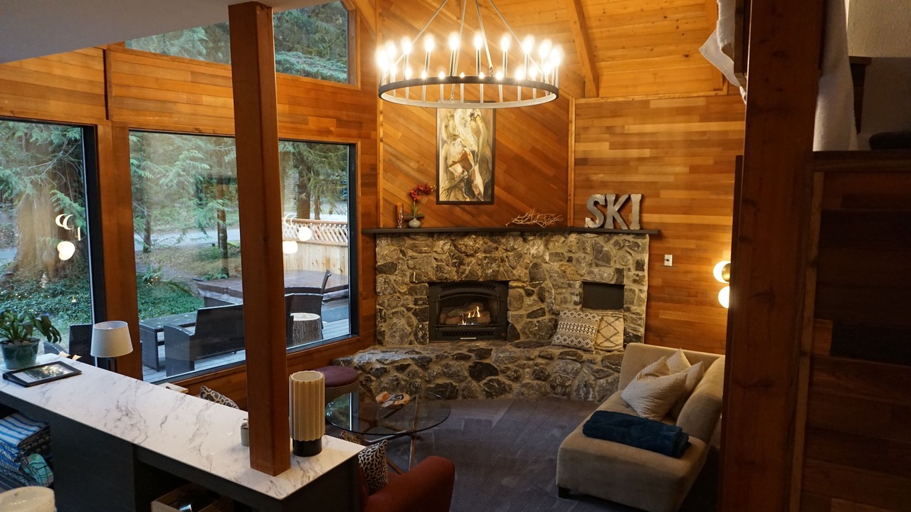 Photo of Livingroom in Glacier