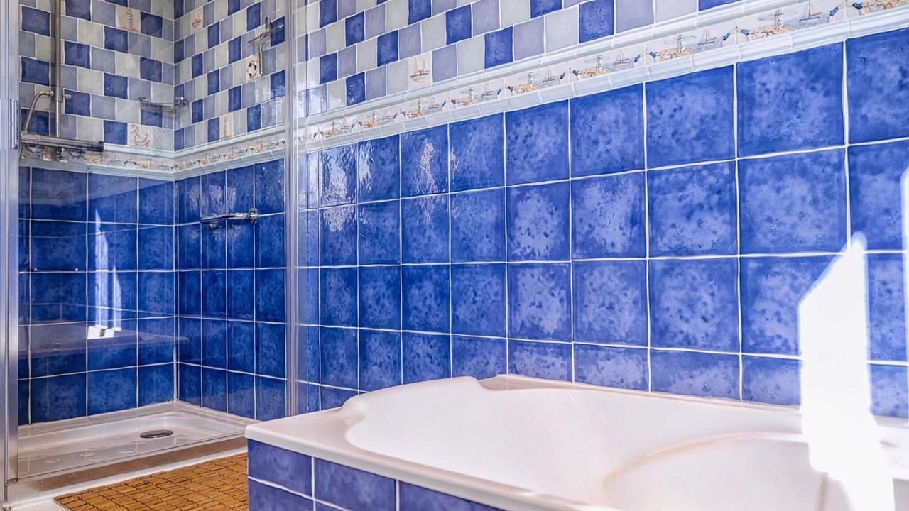 Photo of Bathroom in Castelnau-de-Montmiral