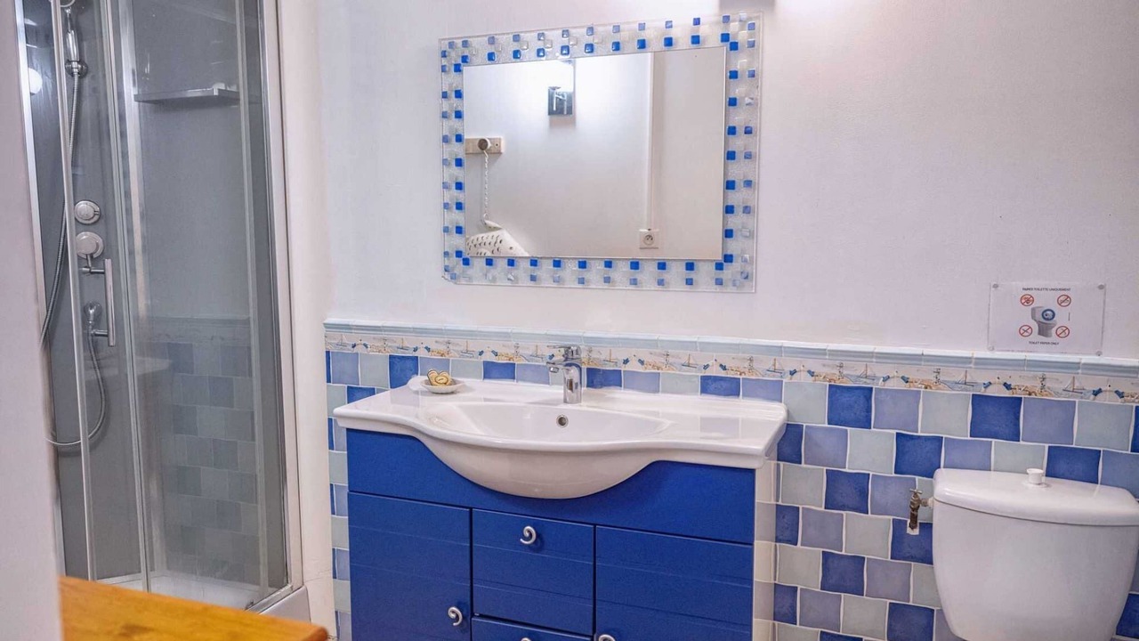 Photo of Bathroom in Castelnau-de-Montmiral