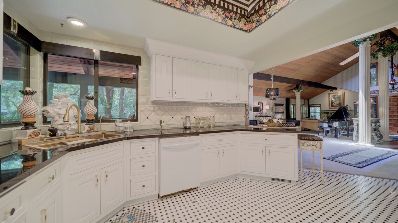 Photo of Kitchen in Alta Sierra