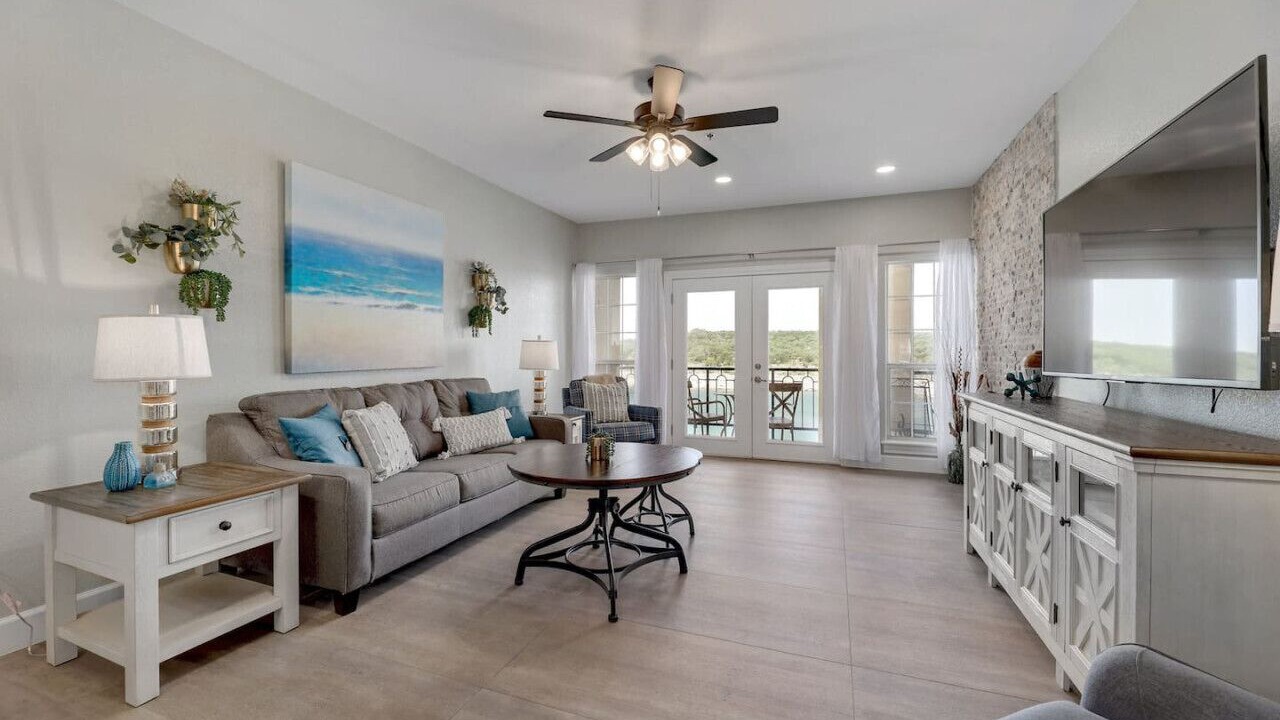 Photo of Livingroom in Highland Lake Estates