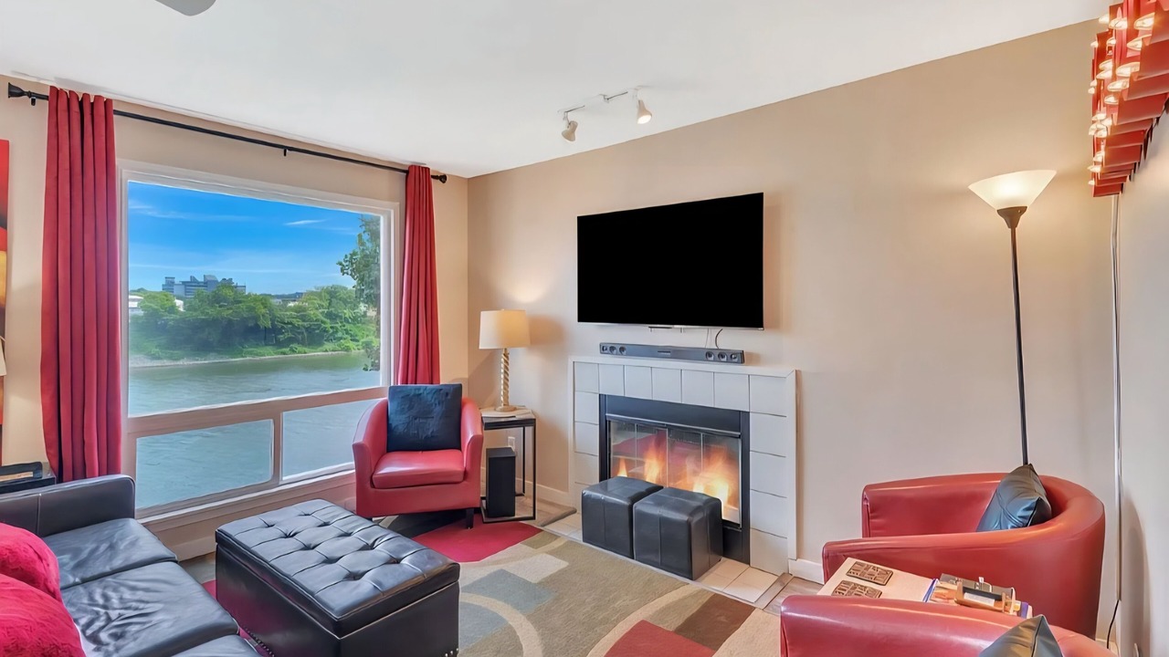 Photo of Livingroom in North Capitol