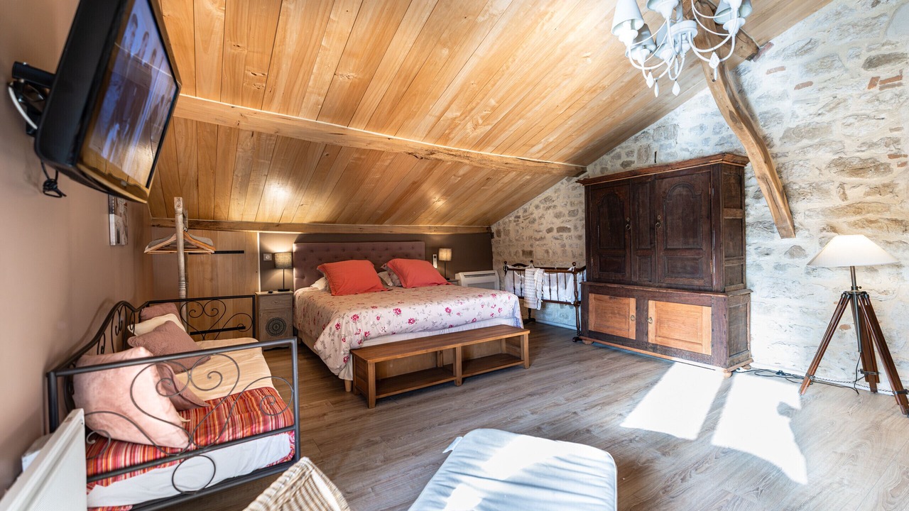 Photo of Bedroom in Castelnau-de-Montmiral