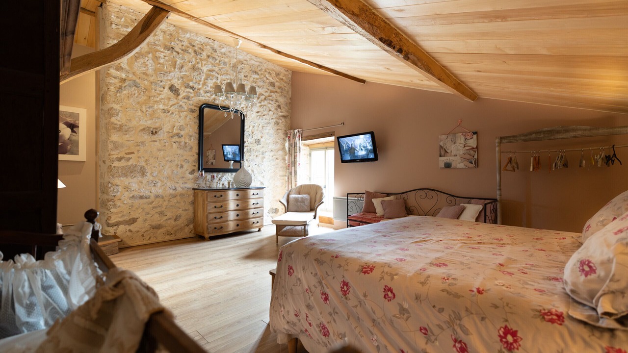 Photo of Bedroom in Castelnau-de-Montmiral