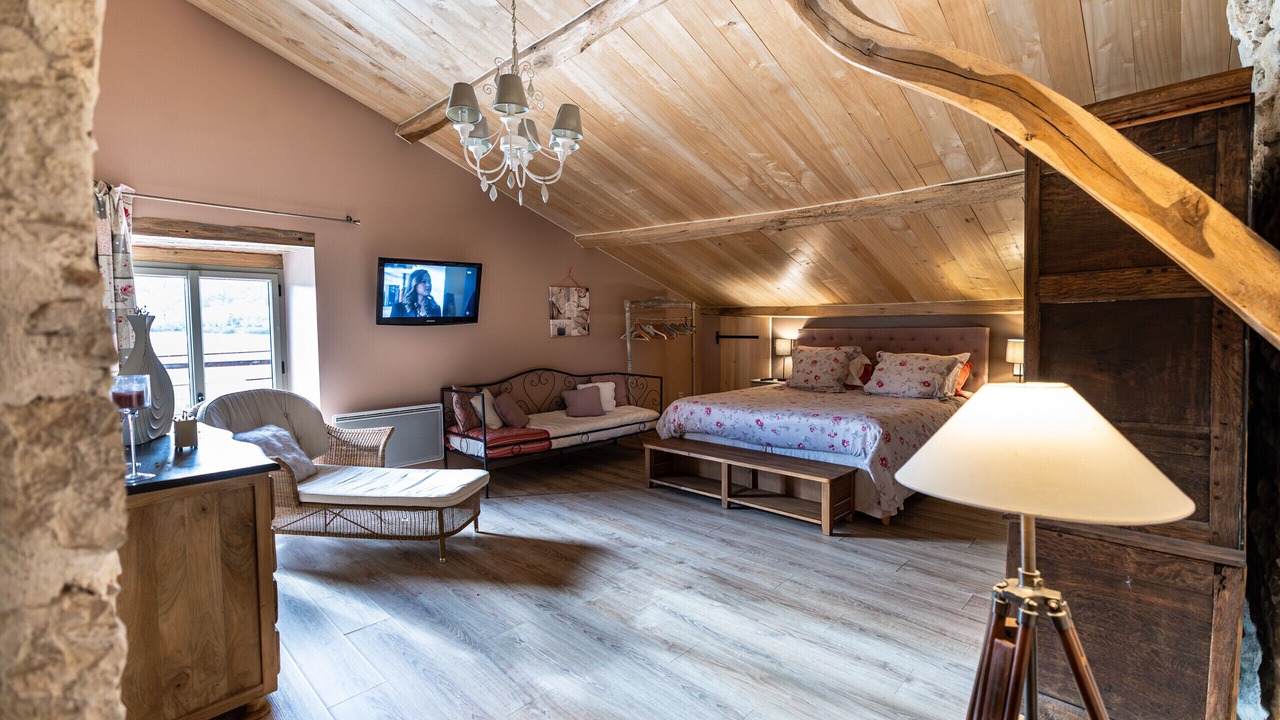 Photo of Bedroom in Castelnau-de-Montmiral