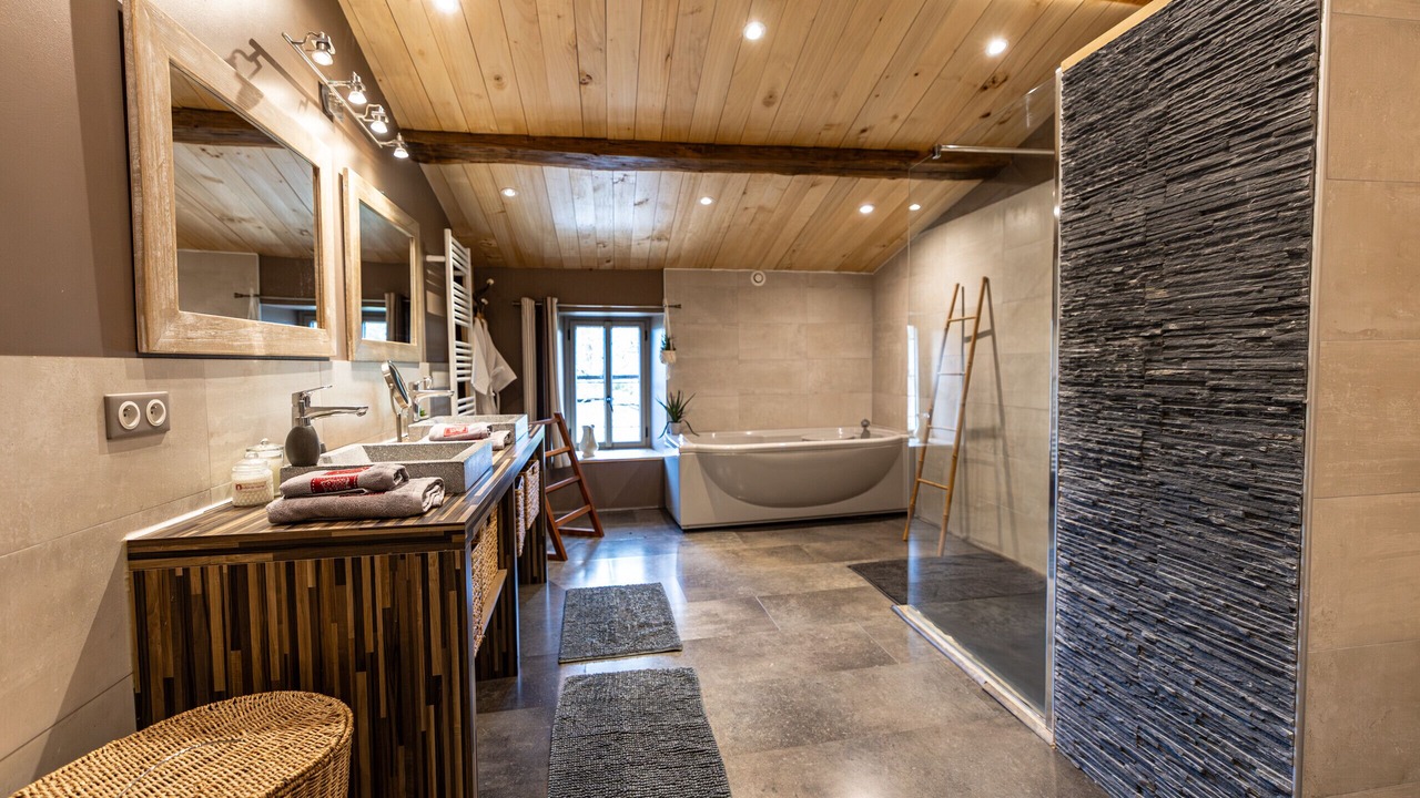 Photo of Bathroom in Castelnau-de-Montmiral