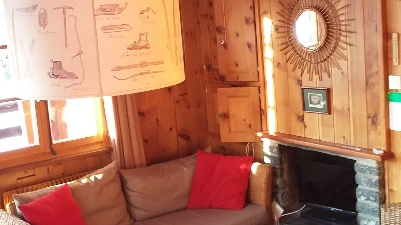 Photo of Livingroom in Lens