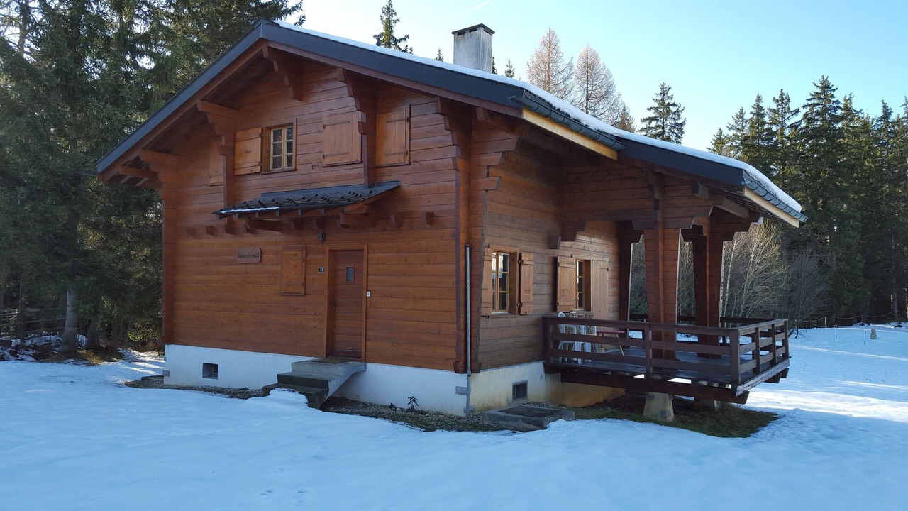 Photo of Outdoor in Lens