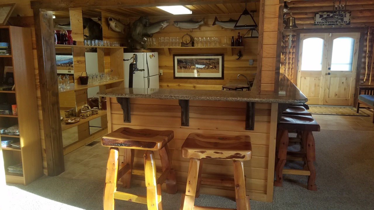 Photo of Others in Emigrant