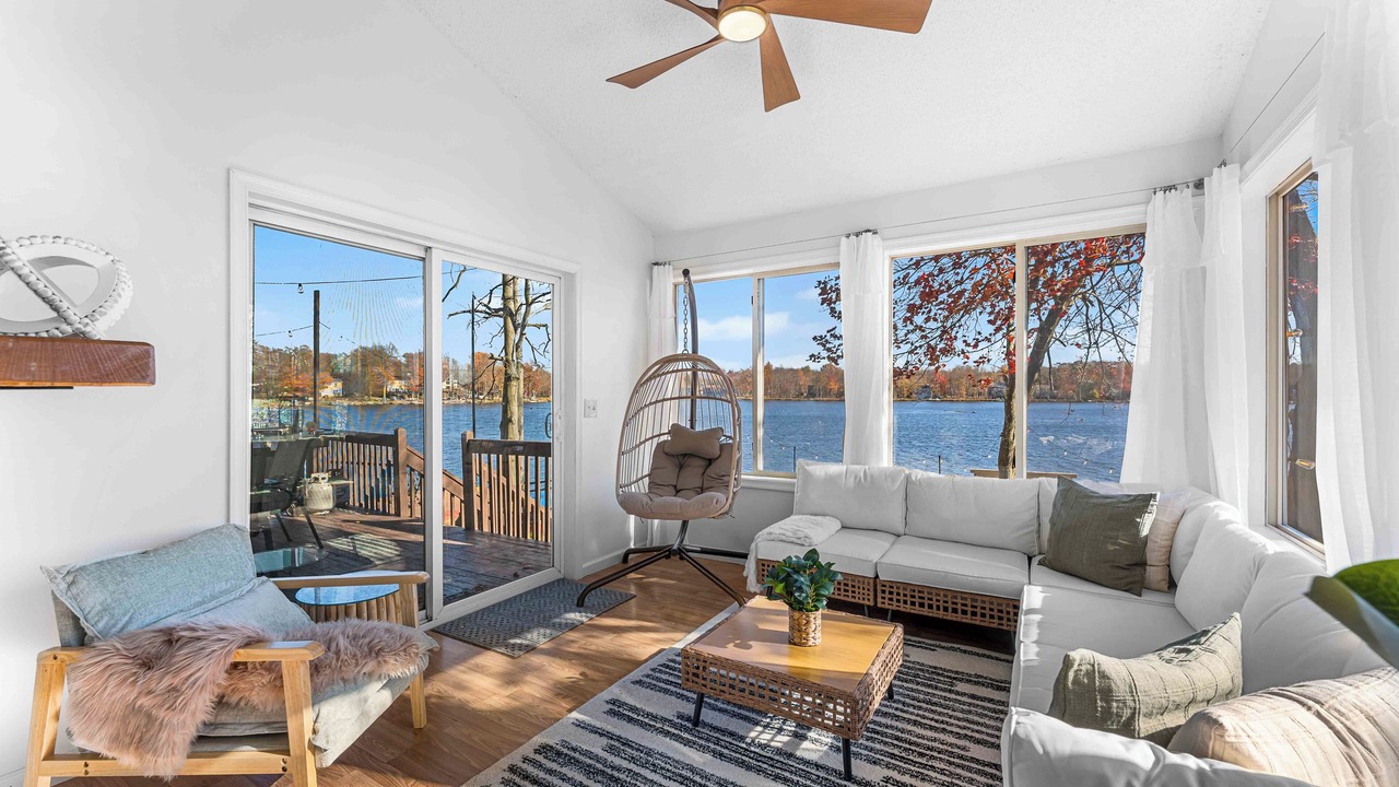 Photo of Livingroom in Tobyhanna