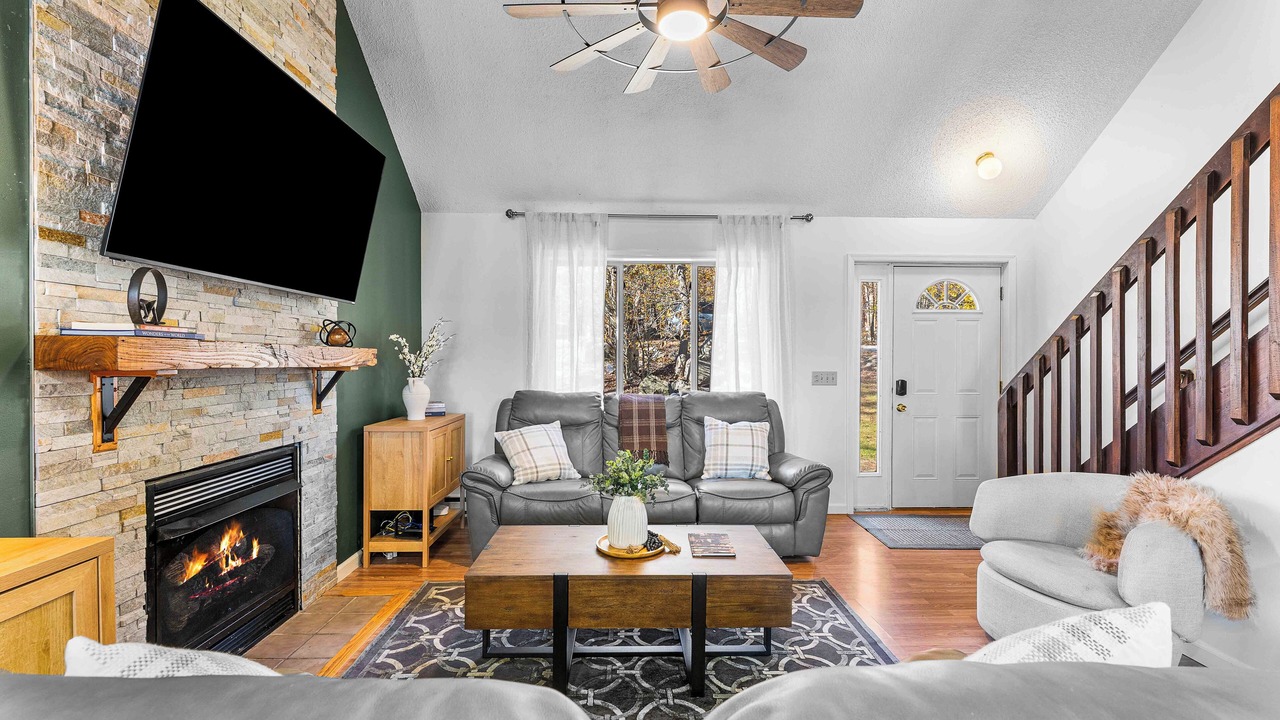 Photo of Livingroom in Tobyhanna