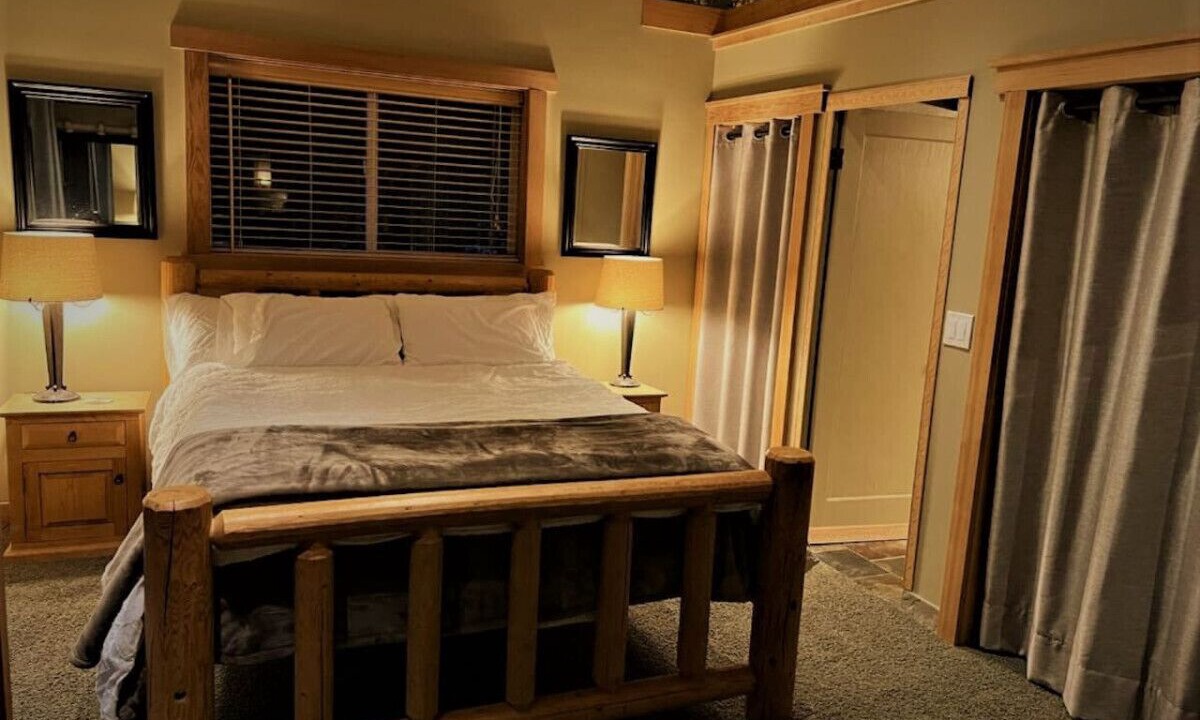 Photo of Bedroom in Colbert