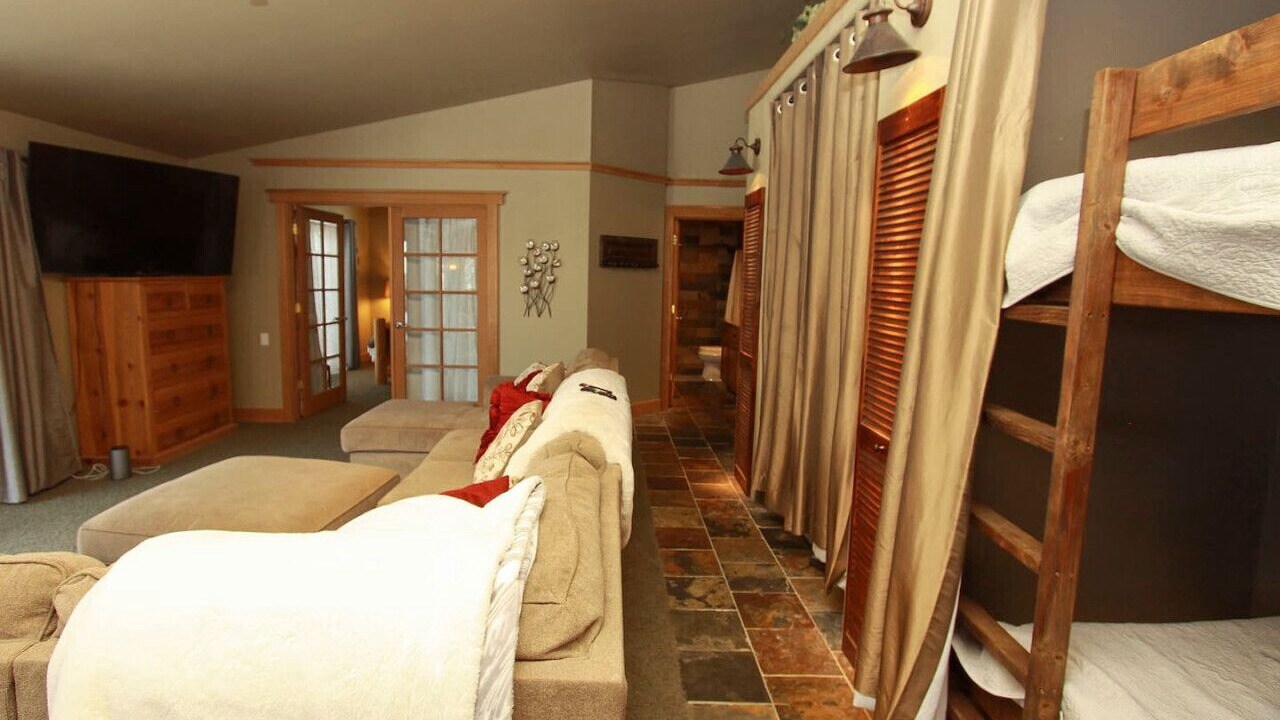 Photo of Bedroom in Colbert