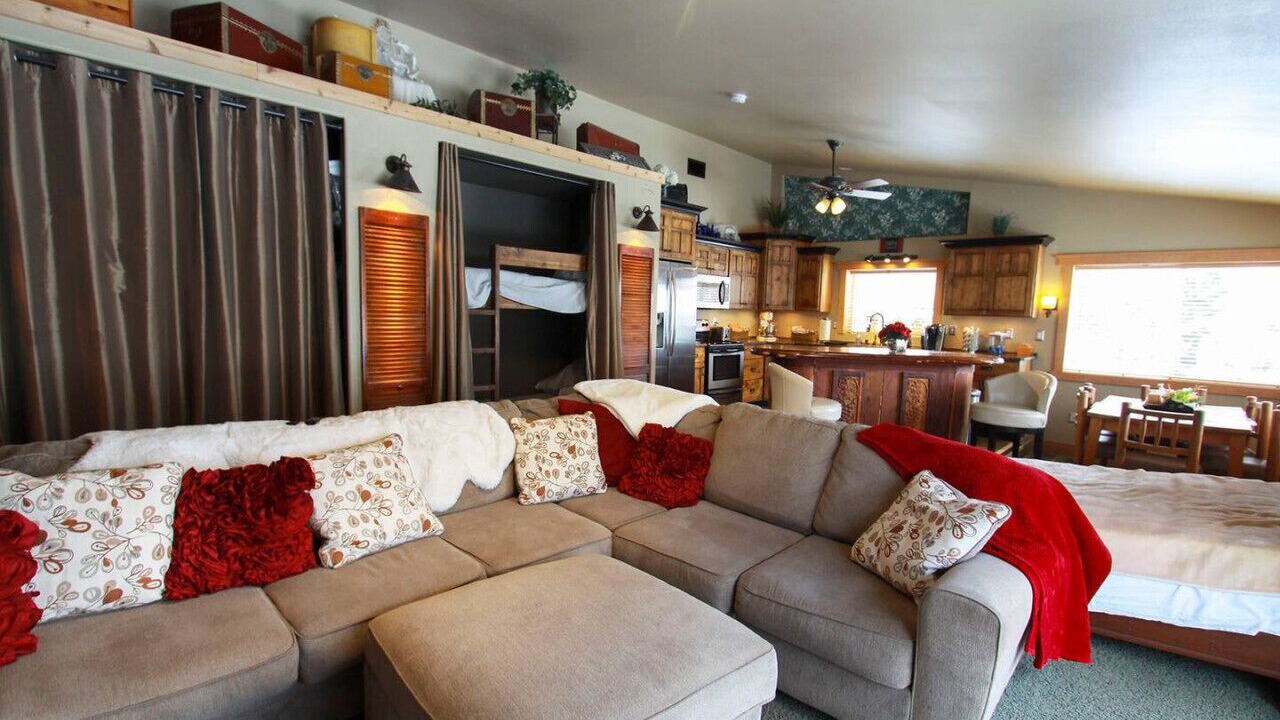 Photo of Livingroom in Colbert