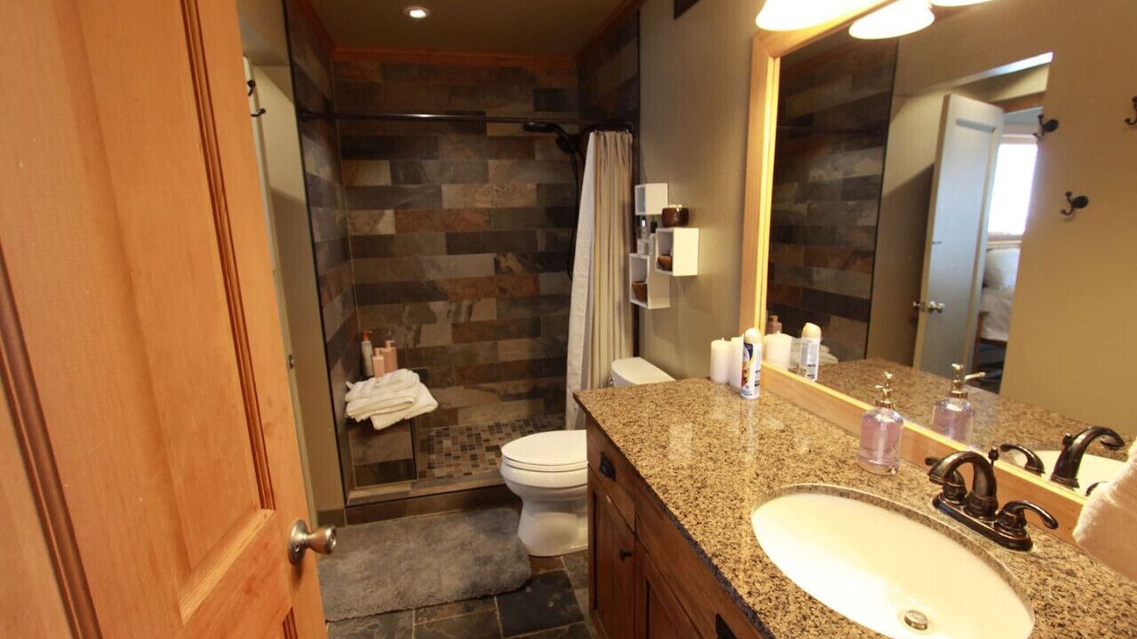 Photo of Bathroom in Colbert