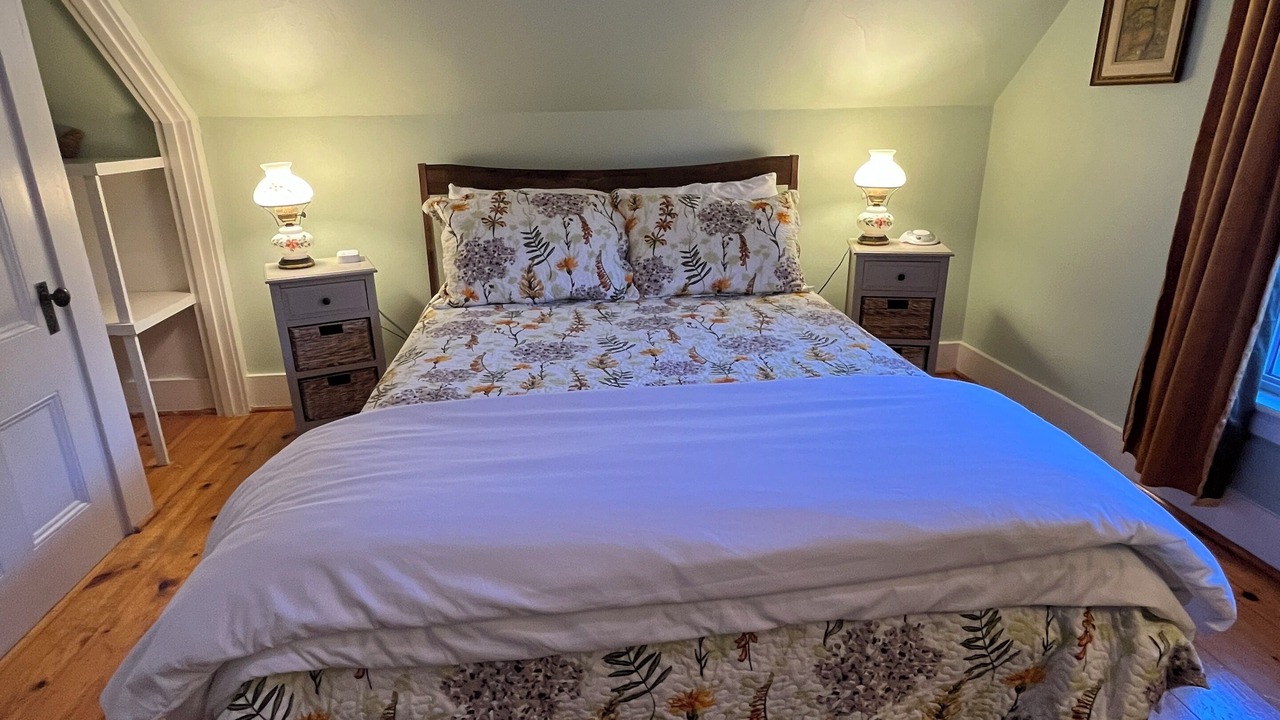 Photo of Bedroom in Hall Quarry