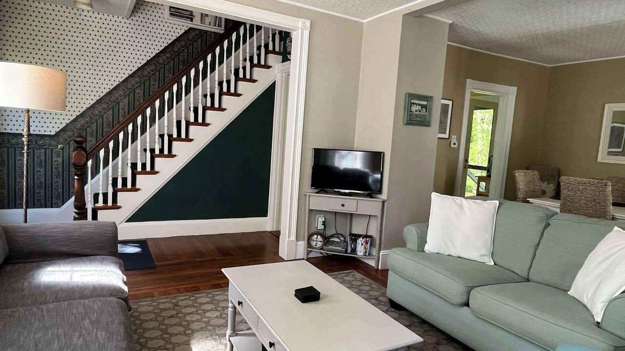 Photo of Livingroom in Hall Quarry
