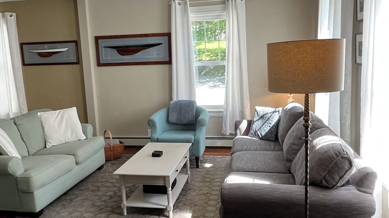 Photo of Livingroom in Hall Quarry