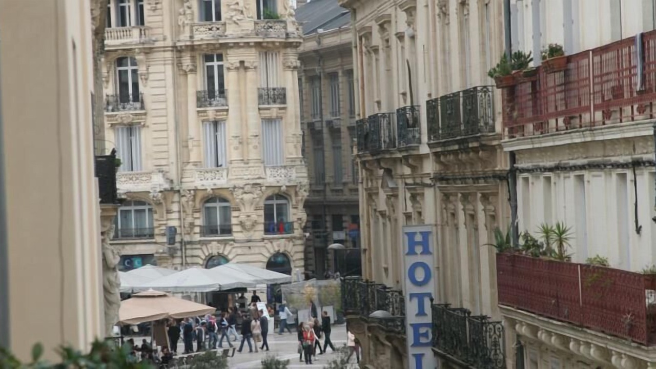 Photo of Others in Comedie